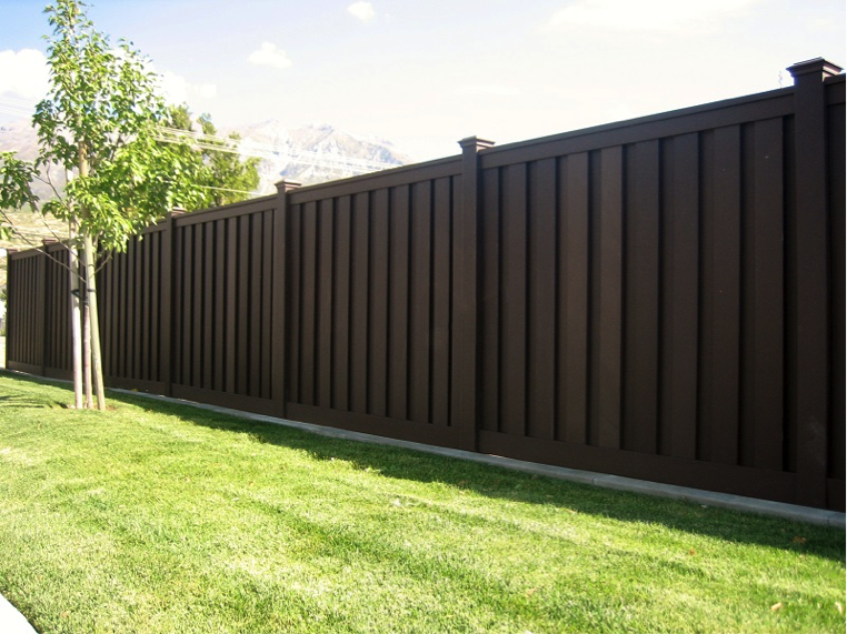 Pros and Cons of Different Fence Materials