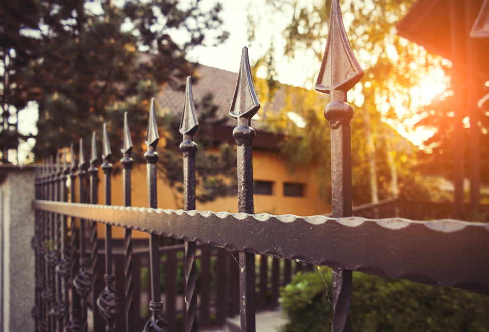 wrought-iron-fencing-front-yard