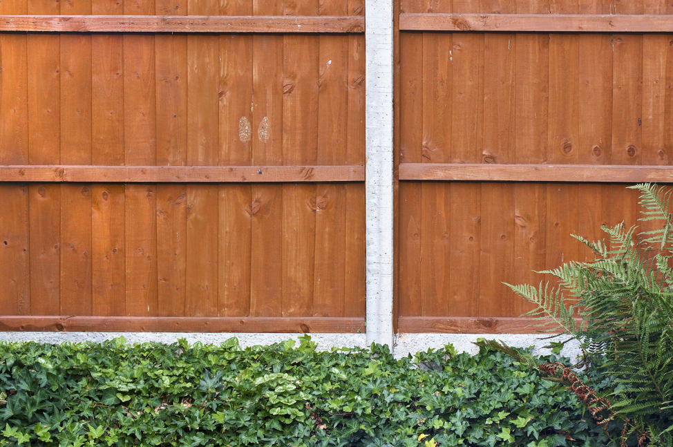 cedar-wood-residential-fence