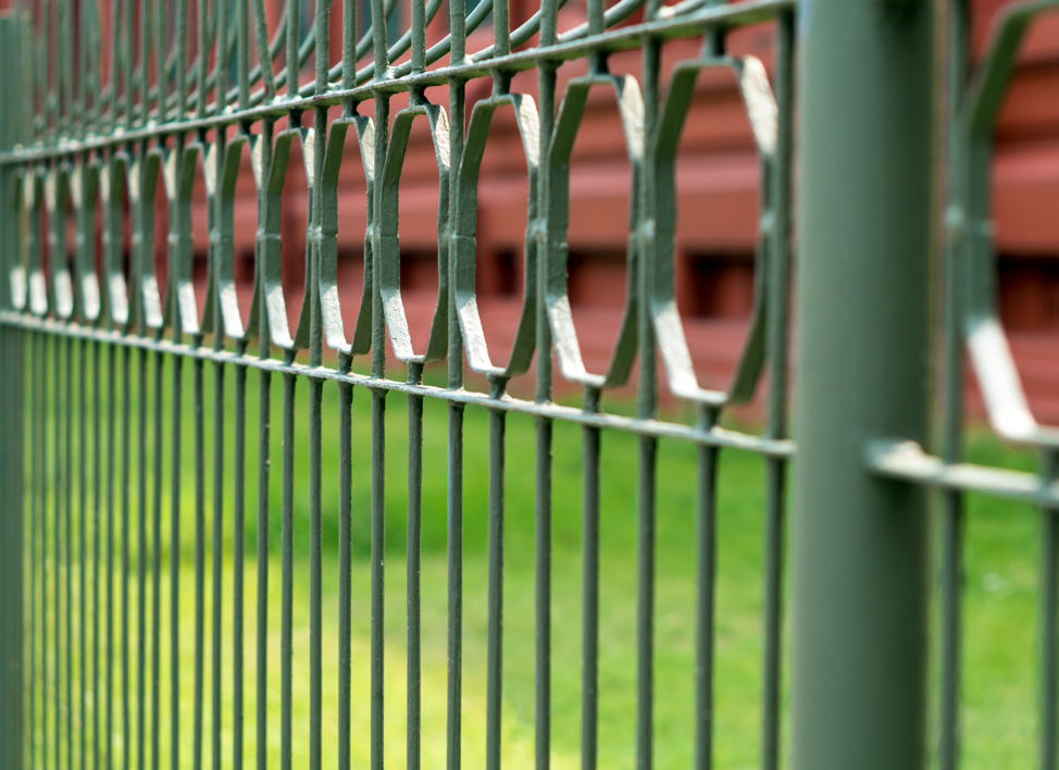 Pros and Cons of Different Fence Materials