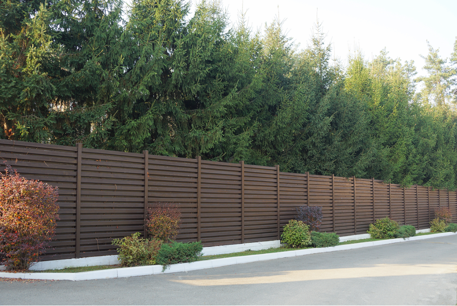 Commercial fencing contractor at a property in Arlington Heights, Illinois