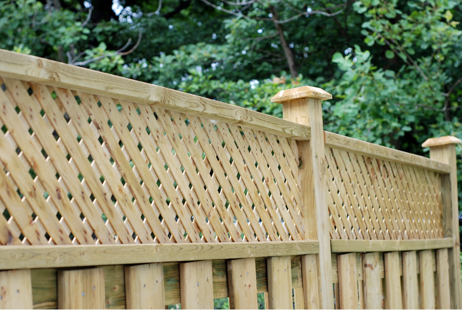 Residential fencing company in Mundelein, Illinois