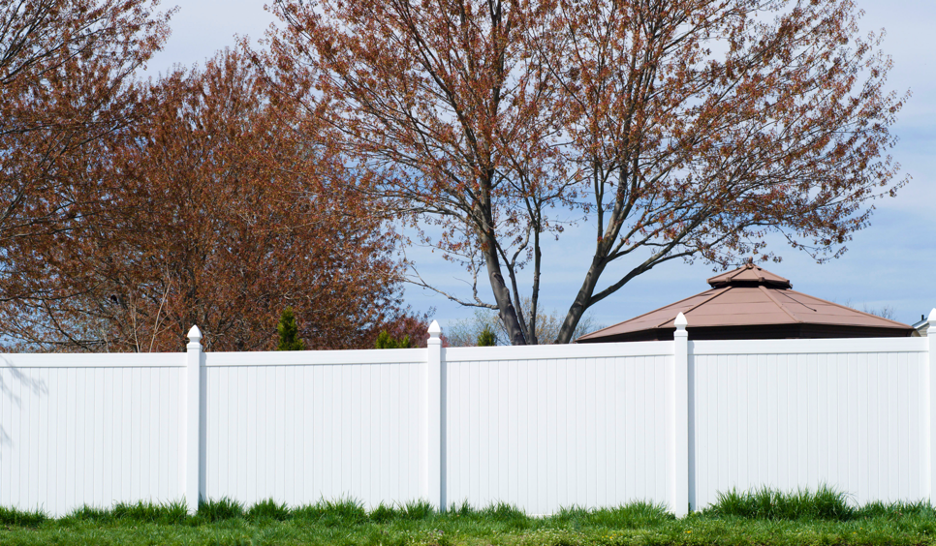 Fencing contractor in Hoffman Estates Illinois