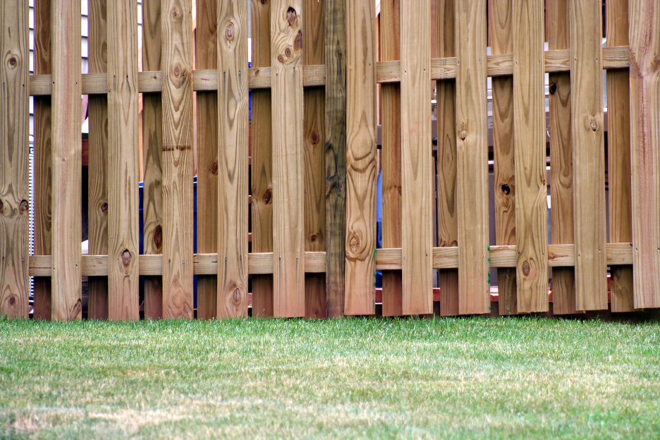Residential fence contractor in Highland Park Illinois